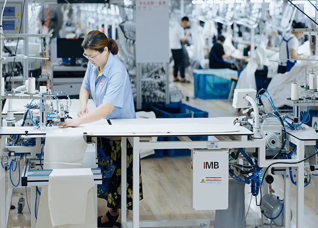 自动双机位拷边机Automatic Dual-station Overlock Machine
